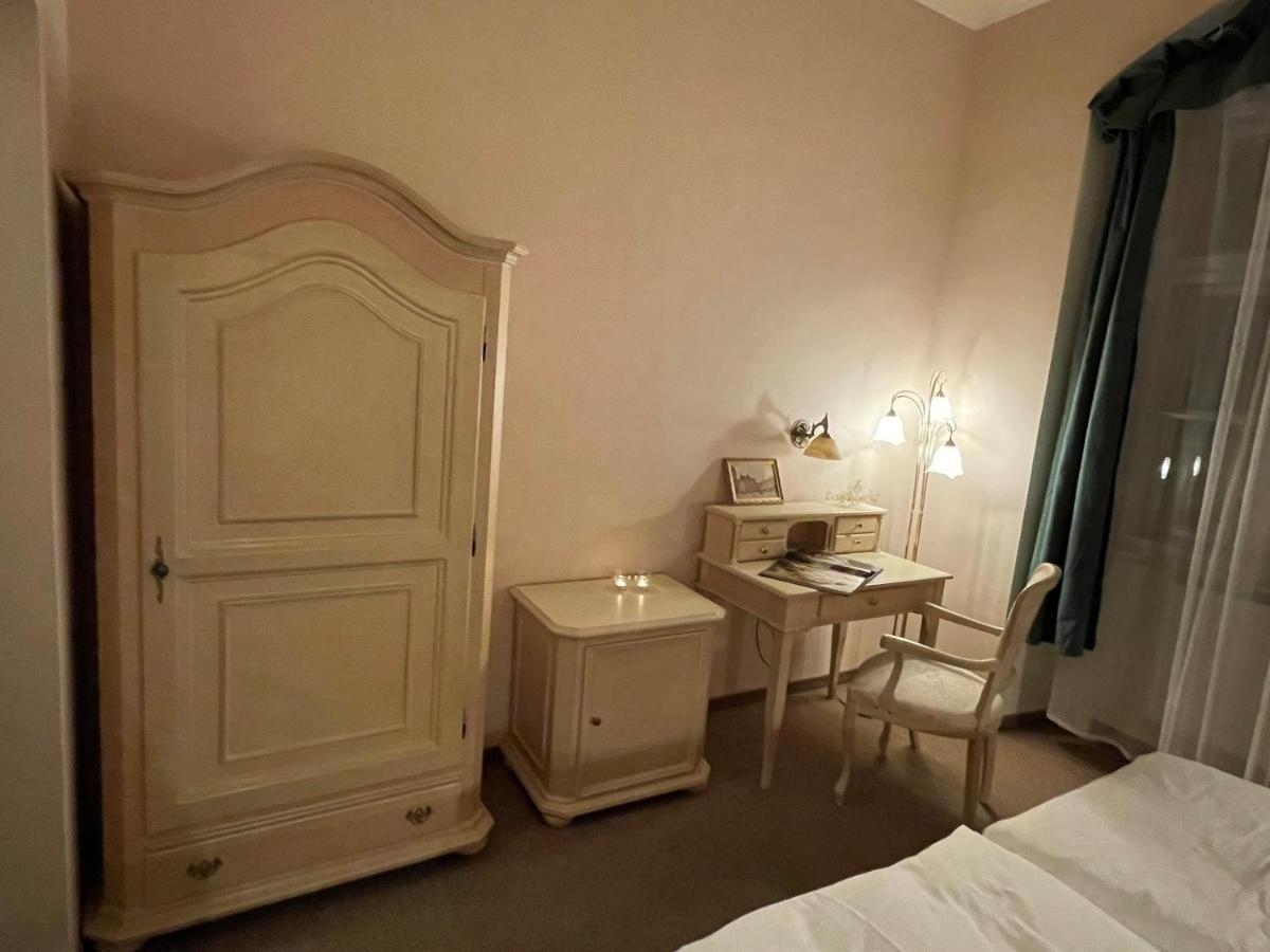 U Cervene Zidle - Red Chair Hotel Praag