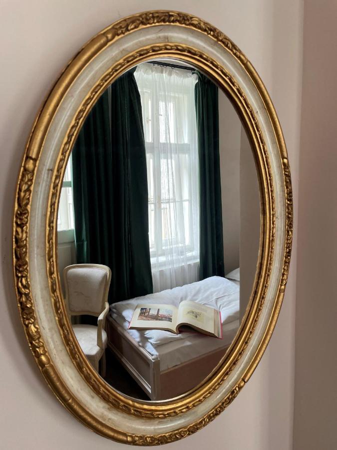 U Cervene Zidle - Red Chair Hotel Praag