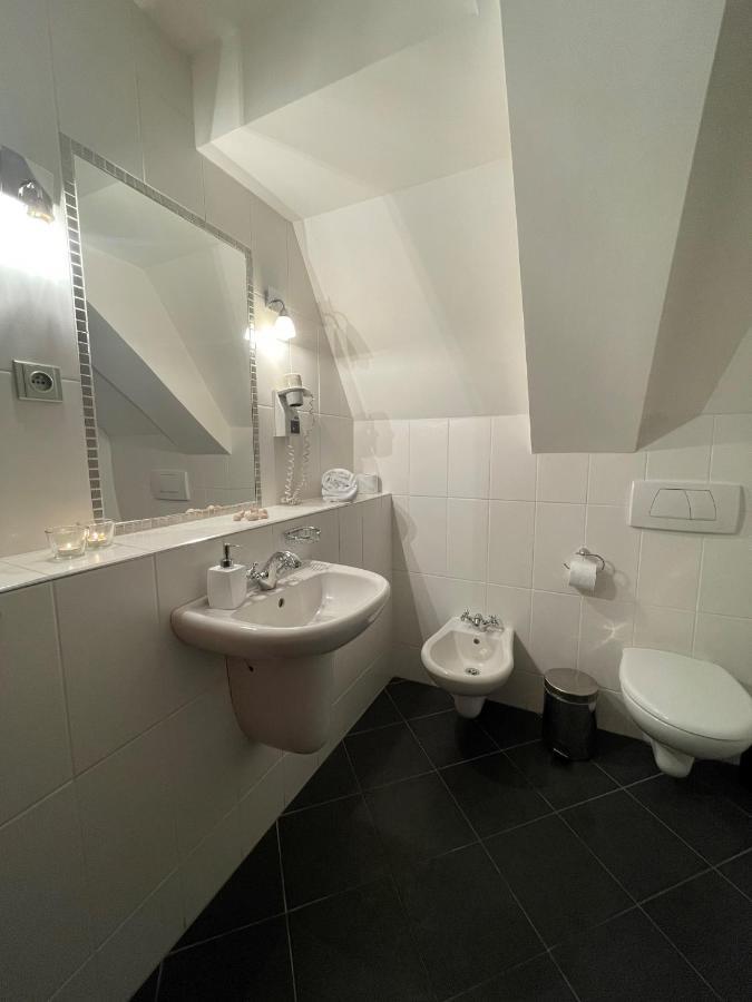 Hotel U Cervene Zidle - Red Chair Prague